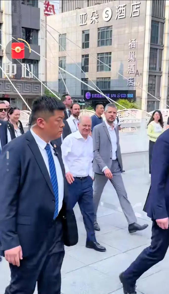 朔尔茨,卷进了“剧本杀”