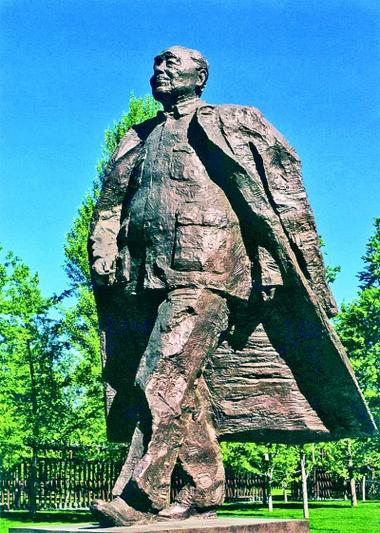 吴为山塑石涛雕像在江苏扬州揭幕