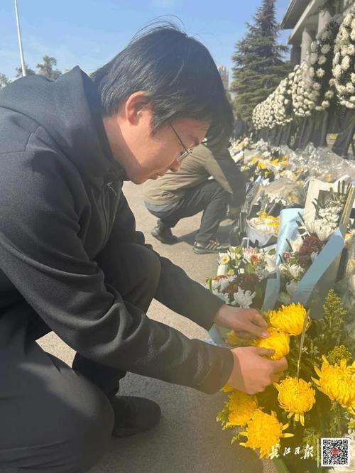倾尽一城花,只为奠一人!黄旭华院士遗体送别仪式在武汉举行