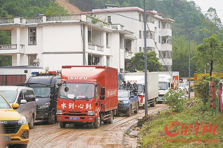 “孤岛”粤北江湾镇道路、电力等已基本恢复