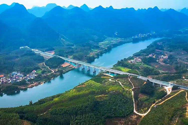 广西河池（宜州）西过境线高速公路通车 促桂黔合作
